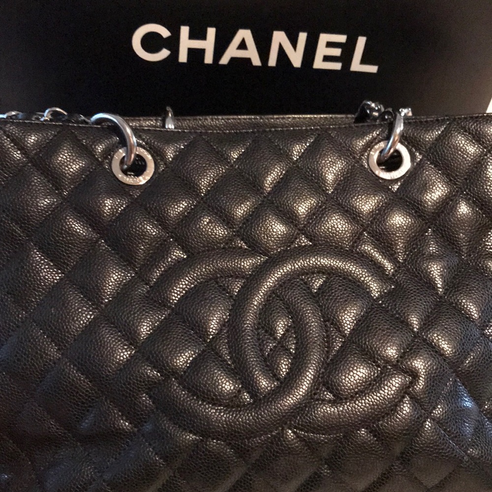 Authentic Chanel Excellent Condition - image 1
